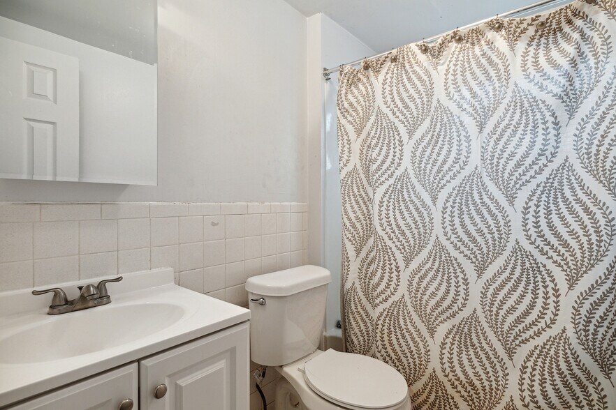 More Photos Of 645 E Jolly Rd, Lansing Apartments For Sale