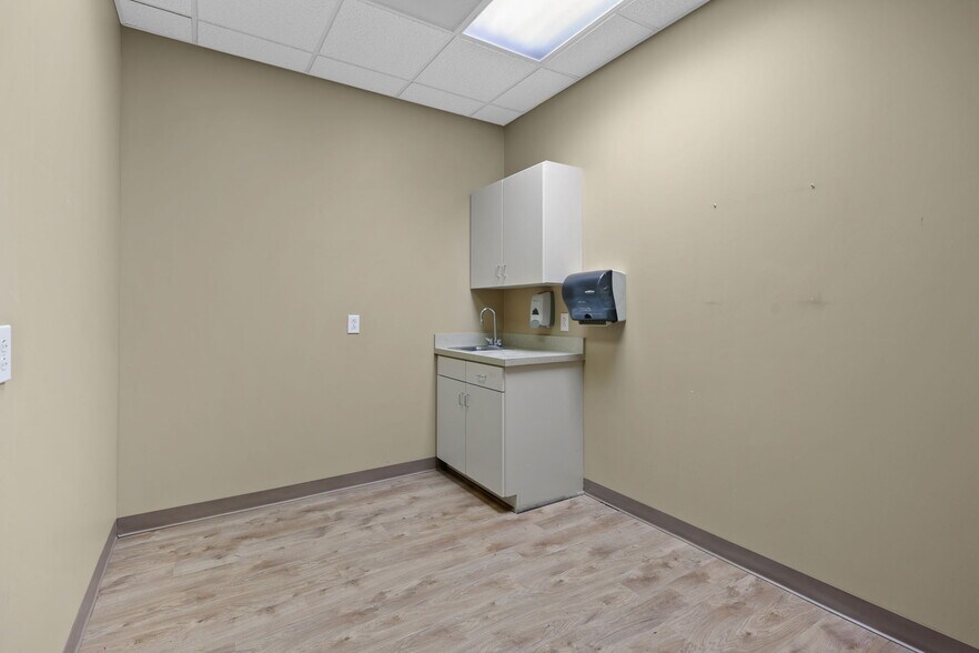 More Photos Of 1035 Lincolnton Rd, Salisbury Medical For Sale
