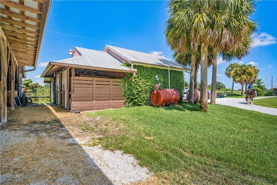 More Photos Of 455 74th Ave, Vero Beach Horse Stables For Sale