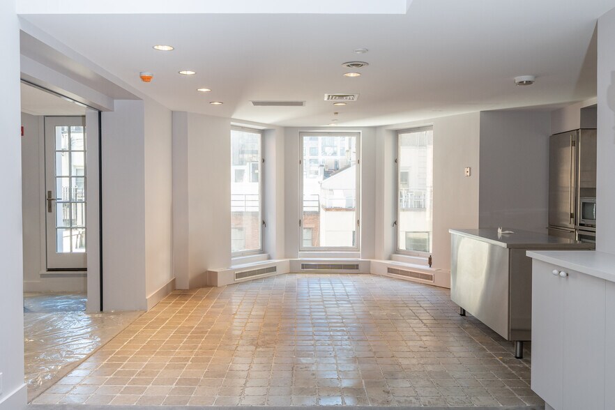 More Photos Of 31 W 54th St, New York Storefront Retail Office For Sale