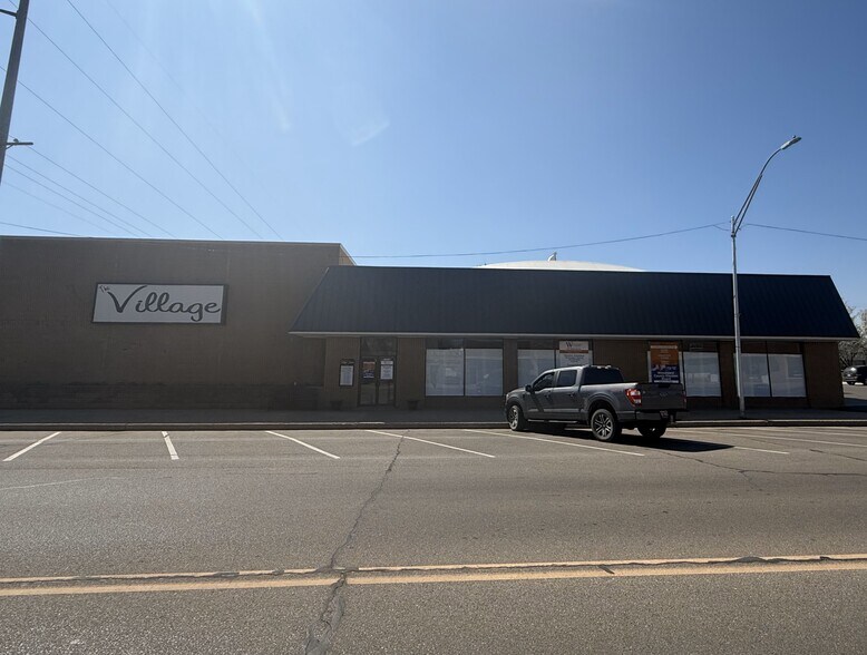 More Photos Of 1107 Main St, Woodward Storefront For Sale
