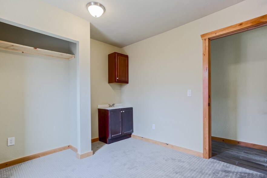 More Photos Of 1 W 1st St, Nederland Storefront Retail Office For Lease