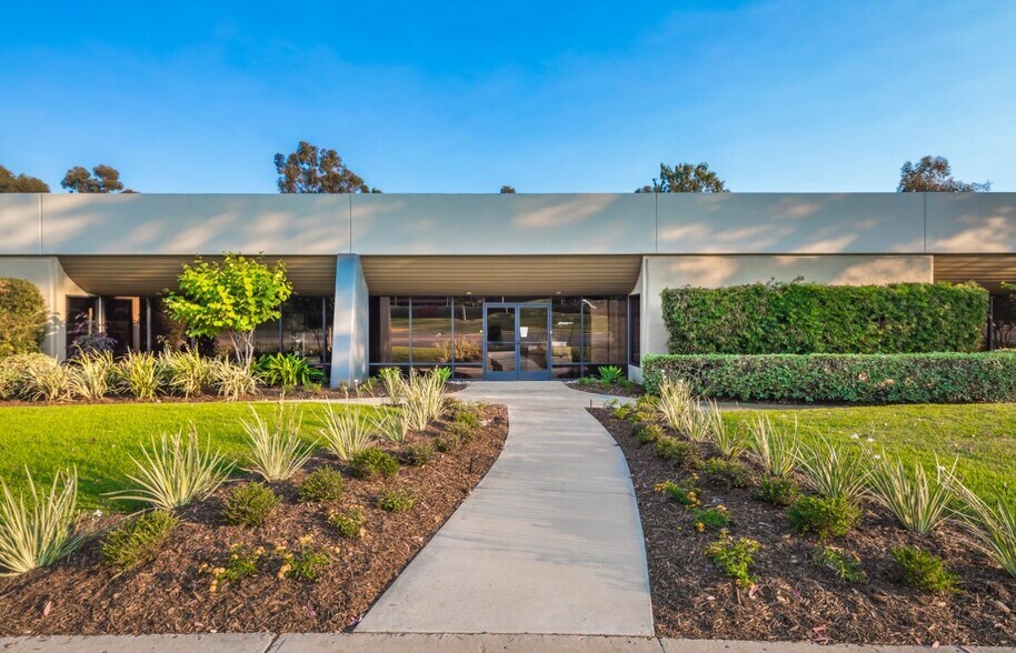 More Photos Of 9965 Carroll Canyon Rd, San Diego Research And Development For Lease