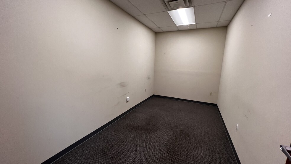 More Photos Of 2100 Ferry St, Easton Medical For Lease