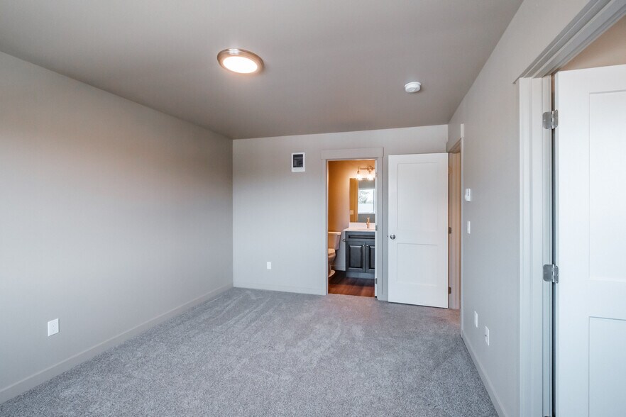More Photos Of 2656 S Main Rd, Lebanon Apartments For Sale