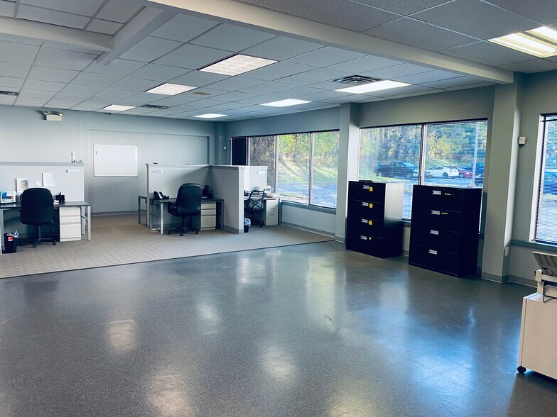 More Photos Of 590 Lancaster Ave, Malvern Light Distribution For Sale