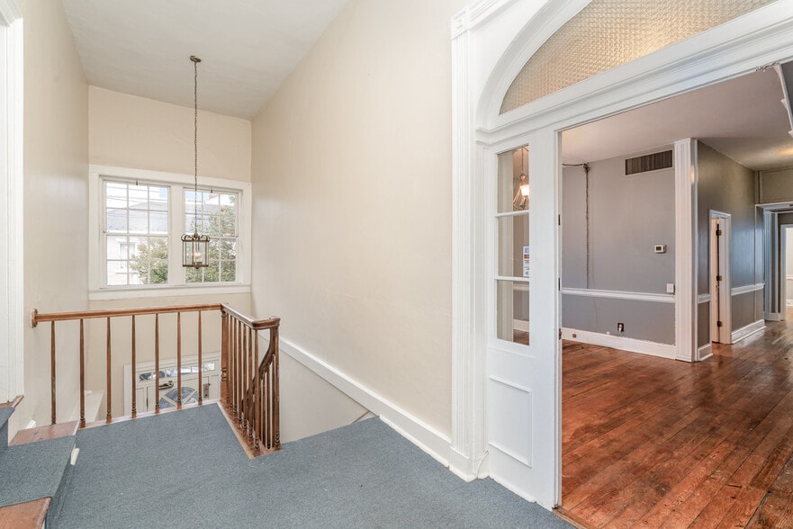 More Photos Of 826 Caroline St, Fredericksburg Storefront Retail Office For Lease