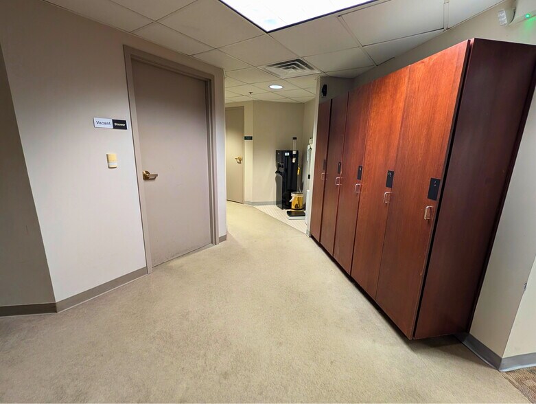 More Photos Of 100 Corporate Pky, Amherst Unknown For Lease