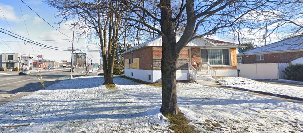 More Photos Of 1685 Av Lacroix, Laval Storefront For Lease