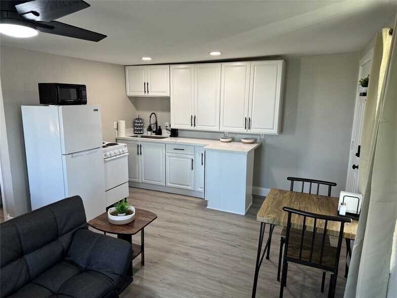 More Photos Of 5202 County Road 469, Brazoria Apartments For Sale