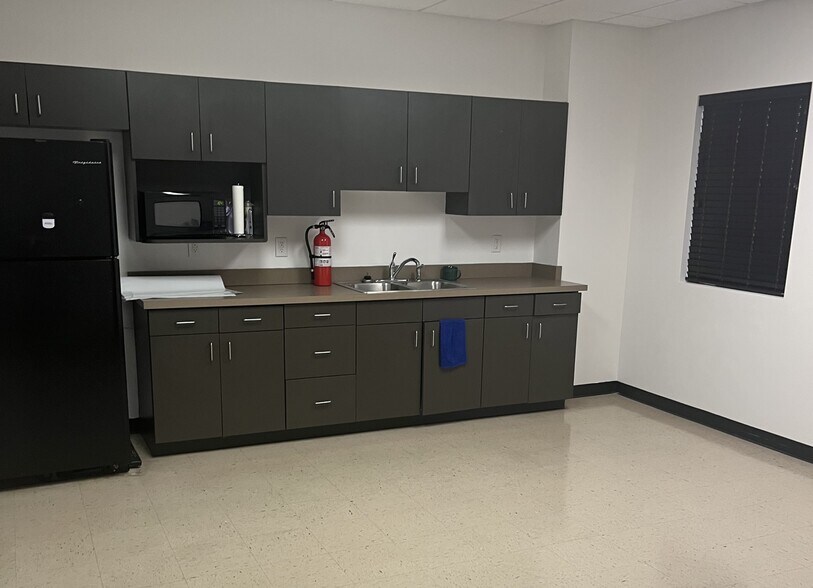 More Photos Of 12201 N Highway 41, Evansville Unknown For Lease
