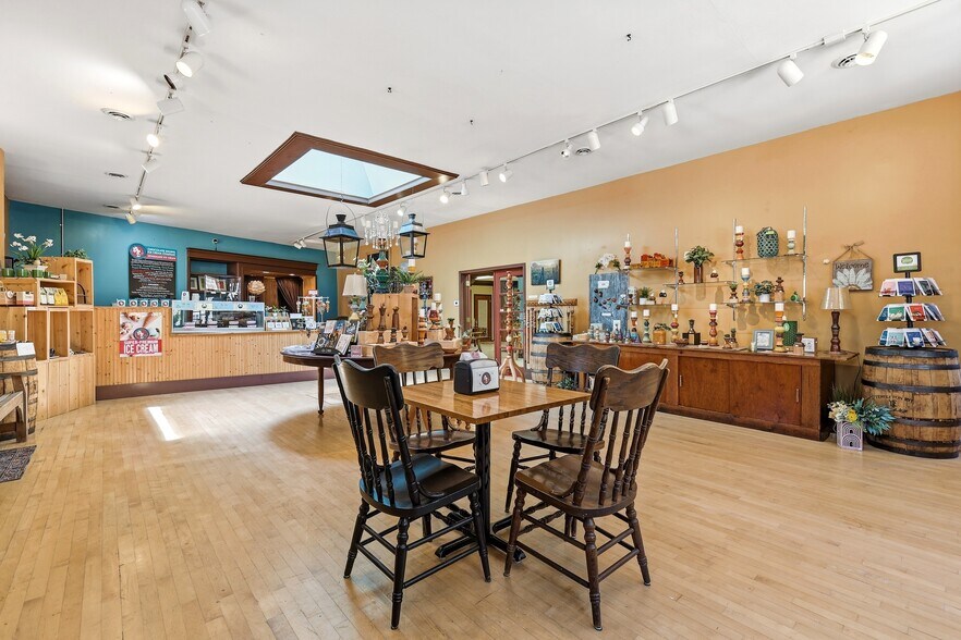 More Photos Of 196 S Main St, Potosi General Retail For Sale