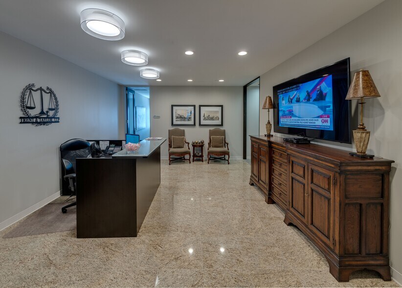 More Photos Of 919 Milam St, Houston Office For Sale