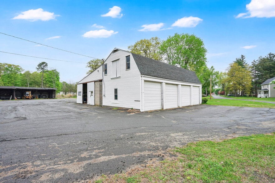 More Photos Of 91 Squawfield Rd, Westfield Service For Sale