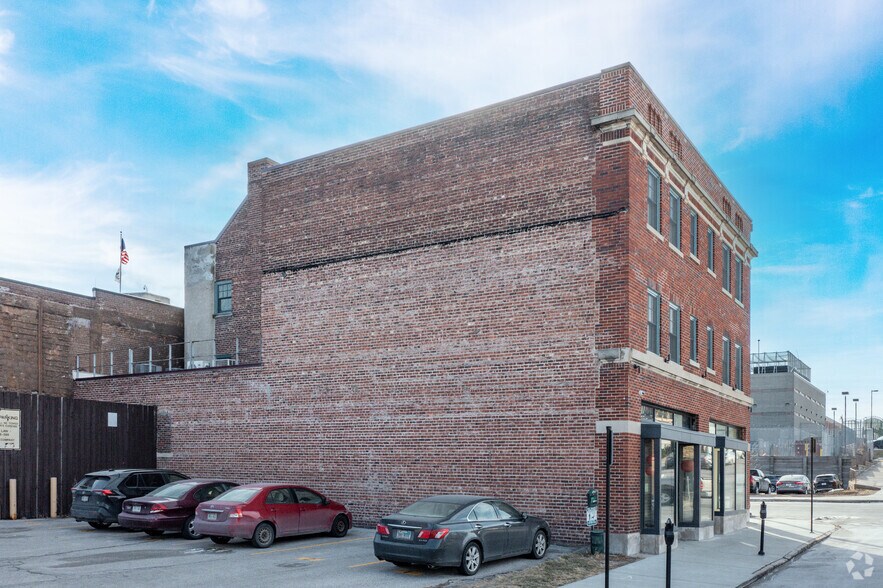 More Photos Of 1760 Jackson St, Omaha Apartments For Lease