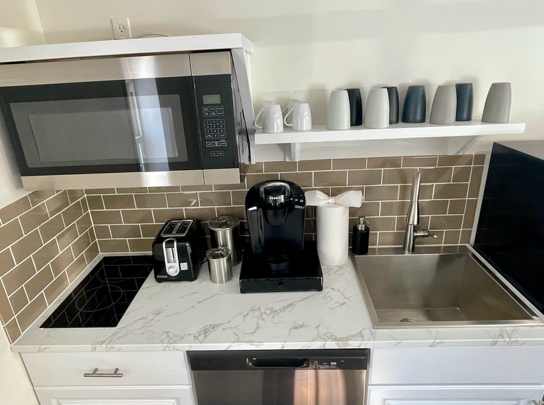 More Photos Of 153 E Dublin Granville Rd, New Albany Medical For Lease