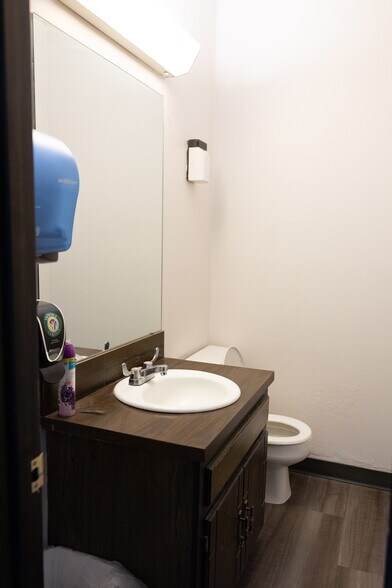 More Photos Of 115 W 1st St, Dumas Medical For Lease