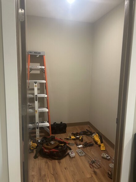 More Photos Of 705 Main St, Ridgeway Freestanding For Lease