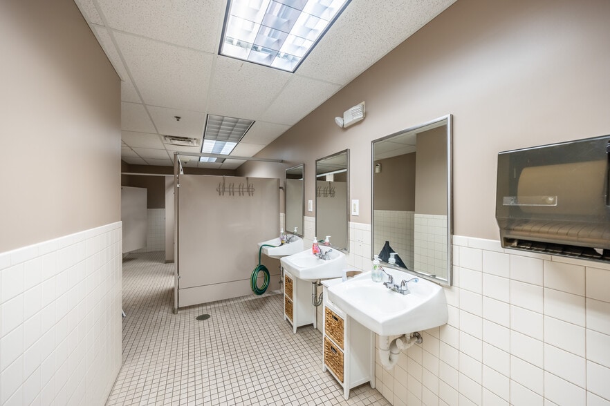 More Photos Of 1290 Blossom Dr, Victor Medical For Lease