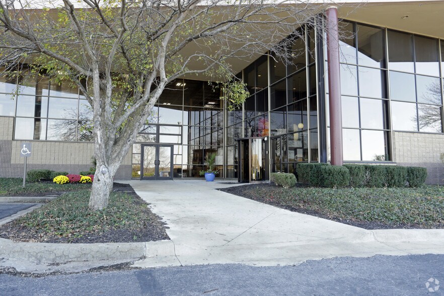 More Photos Of 9801-9829 Commerce Pky, Lenexa Manufacturing For Sale