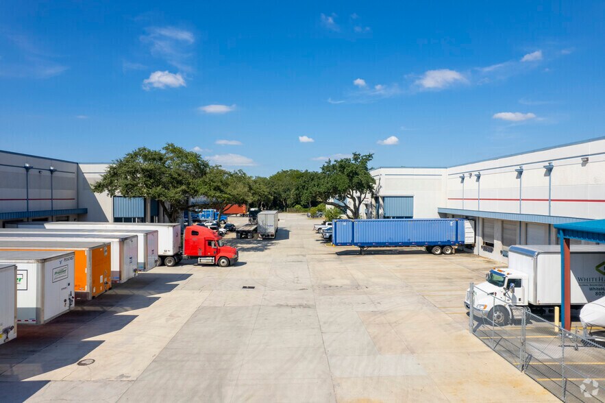 More Photos Of 1206 N Us Hwy 301, Tampa Unknown For Lease