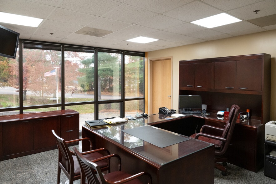 More Photos Of 121 Franklin St, Hanson Manufacturing For Sale