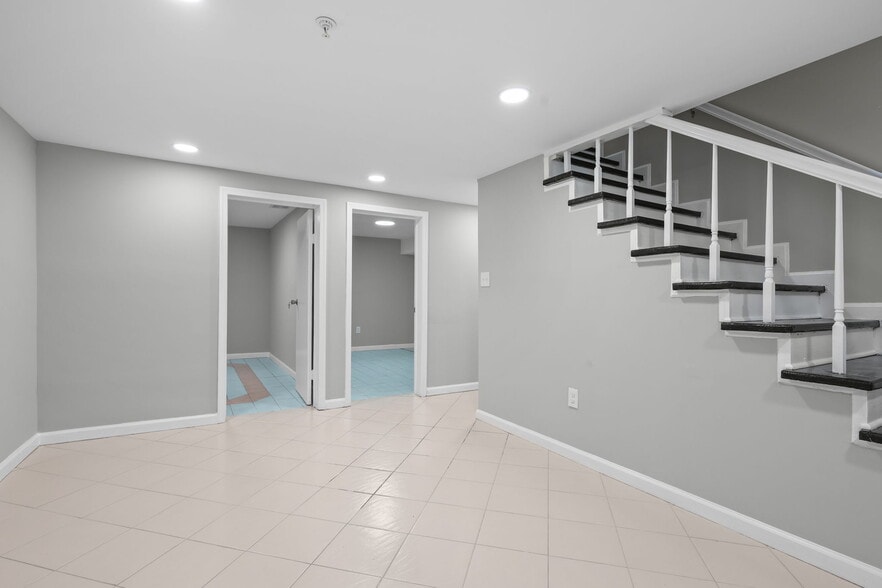 More Photos Of 9725 Lookout Pl, Gaithersburg Healthcare For Sale