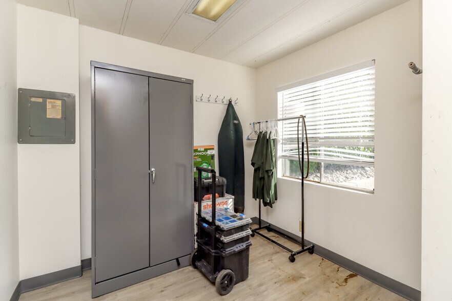 More Photos Of 1710 6th St, Bremerton Office For Sale