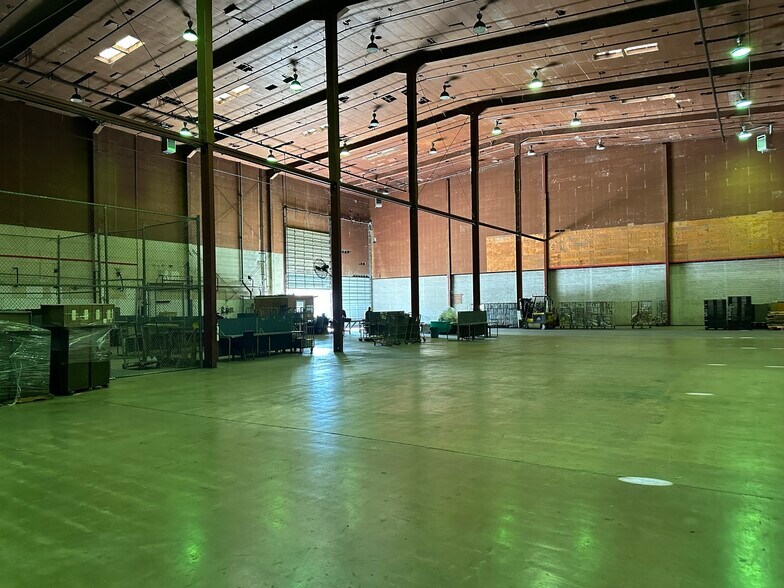 More Photos Of 120 Eda, San Antonio Warehouse For Sale
