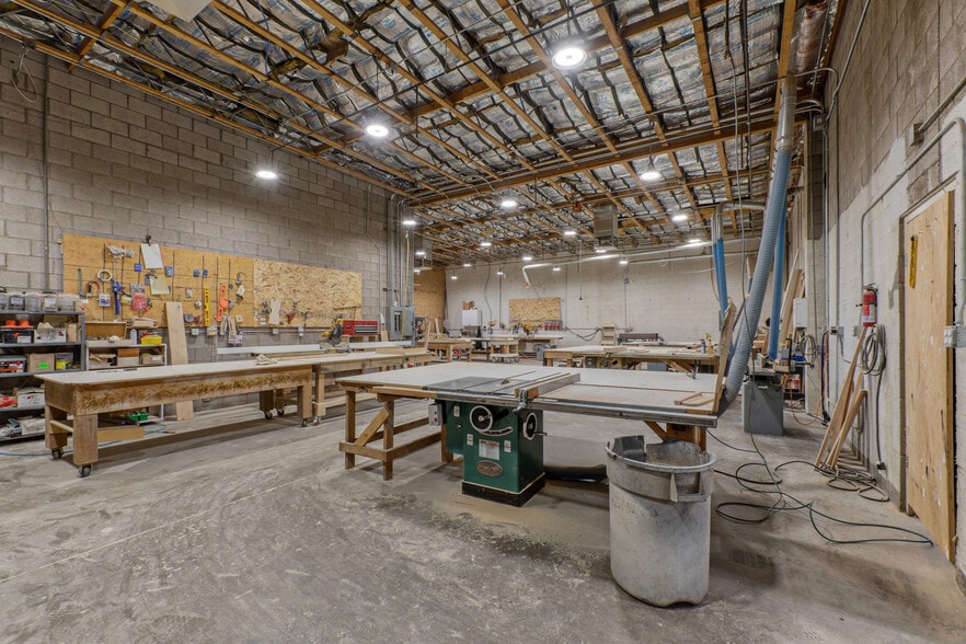 More Photos Of 5001 S Central Ave, Phoenix Auto Repair For Sale