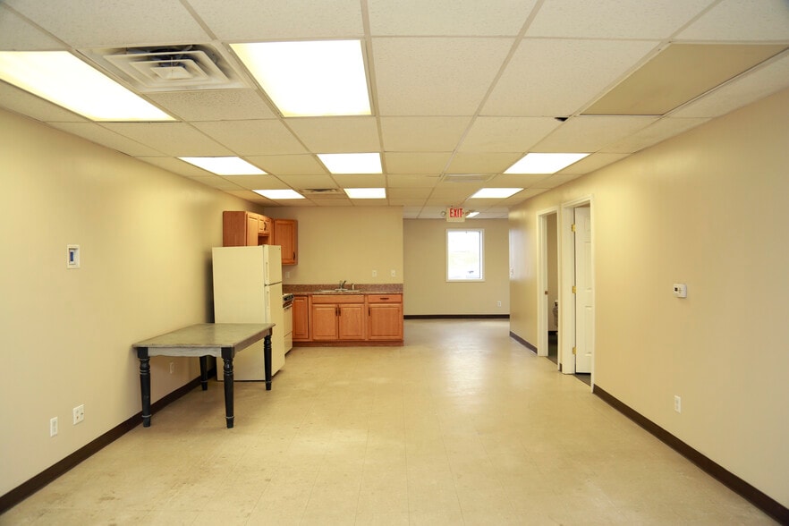More Photos Of 255 S Plant St, Morgantown Distribution For Lease