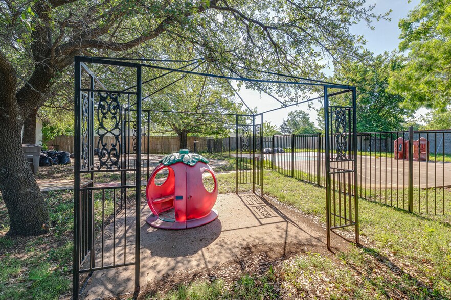 More Photos Of 716 E Main St, Allen Schools For Lease