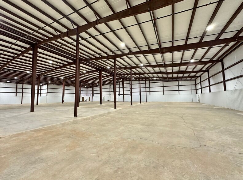 More Photos Of 200 NE 34th St, Oklahoma City Warehouse For Lease