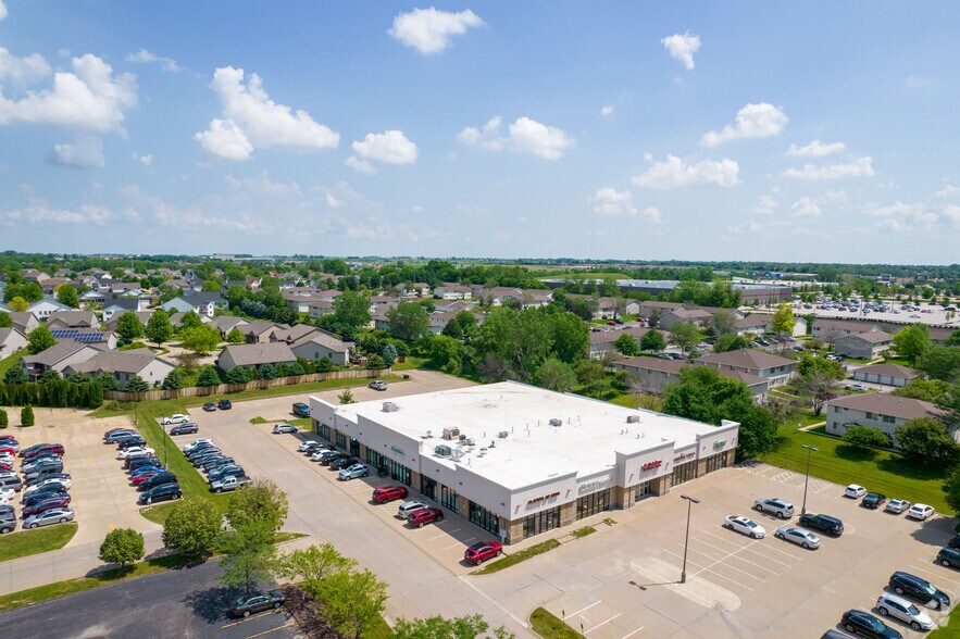 More Photos Of 2660 E 53rd St, Davenport General Retail For Sale