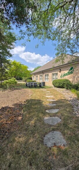 More Photos Of 3939 N Wilke Rd, Arlington Heights Office For Lease