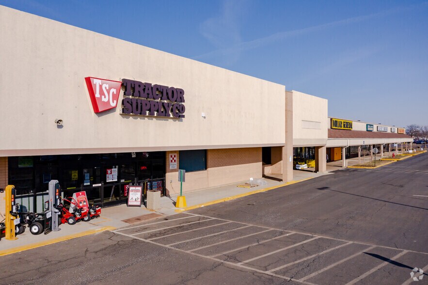 Primary Photo Of 150 S Kennedy Dr, Carpentersville Unknown For Lease