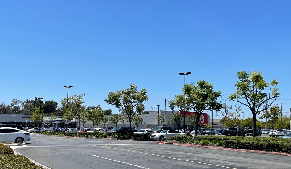 More Photos Of 3300-3398 S Bristol St, Santa Ana Unknown For Lease