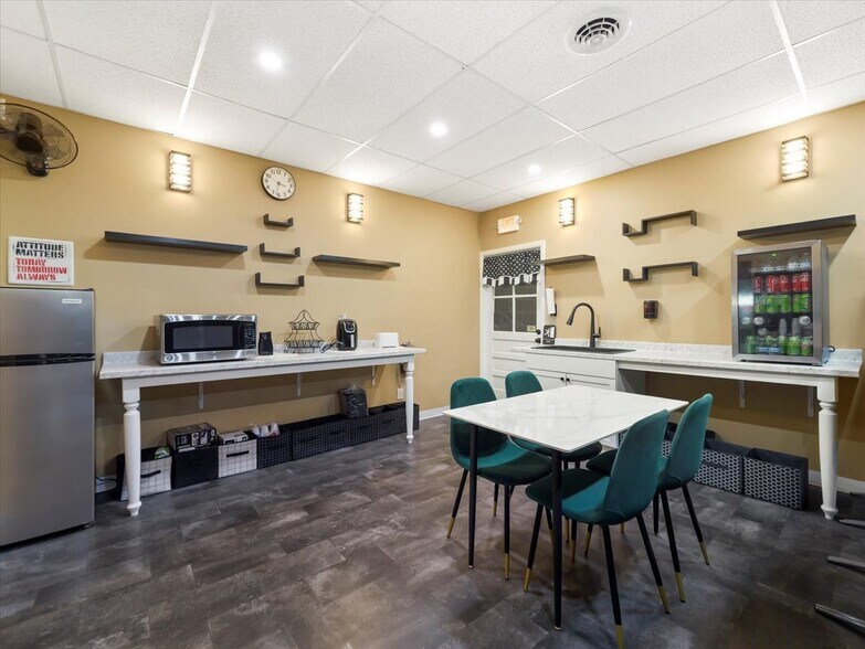 More Photos Of 128 W 3rd St, Waynesboro Freestanding For Sale