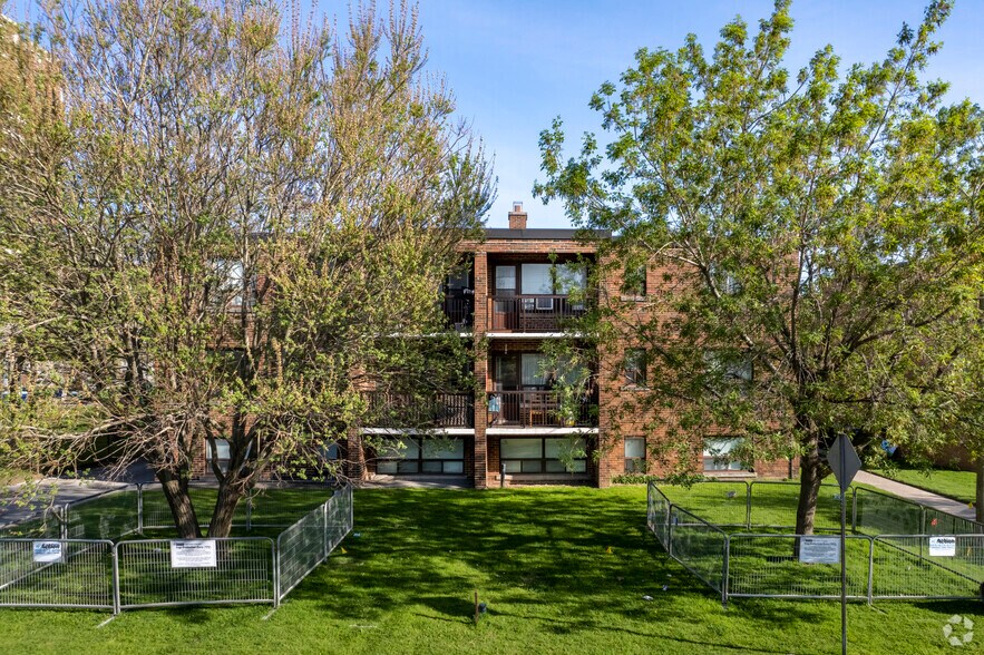 More Photos Of 25 Hotspur Rd, Toronto Apartments For Sale