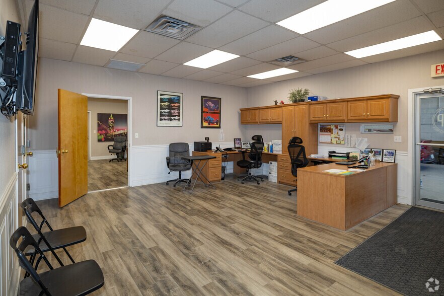 More Photos Of 910 3rd Ave, New Hyde Park Warehouse For Sale