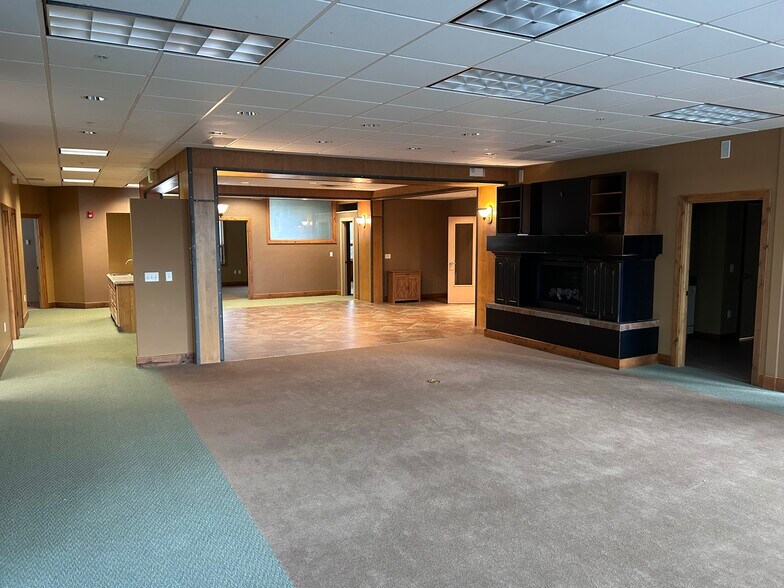 More Photos Of 1404 Hawk Pky, Montrose Medical For Lease