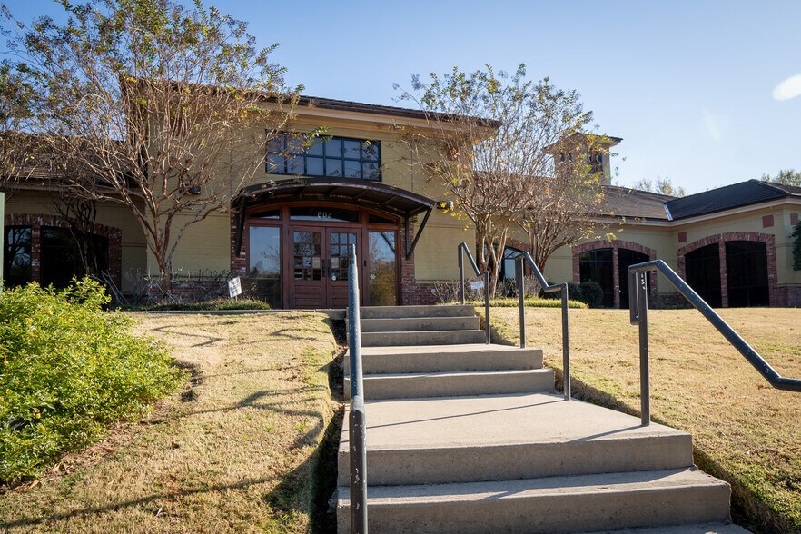 More Photos Of 602 Crescent Pl, Ridgeland Office For Lease