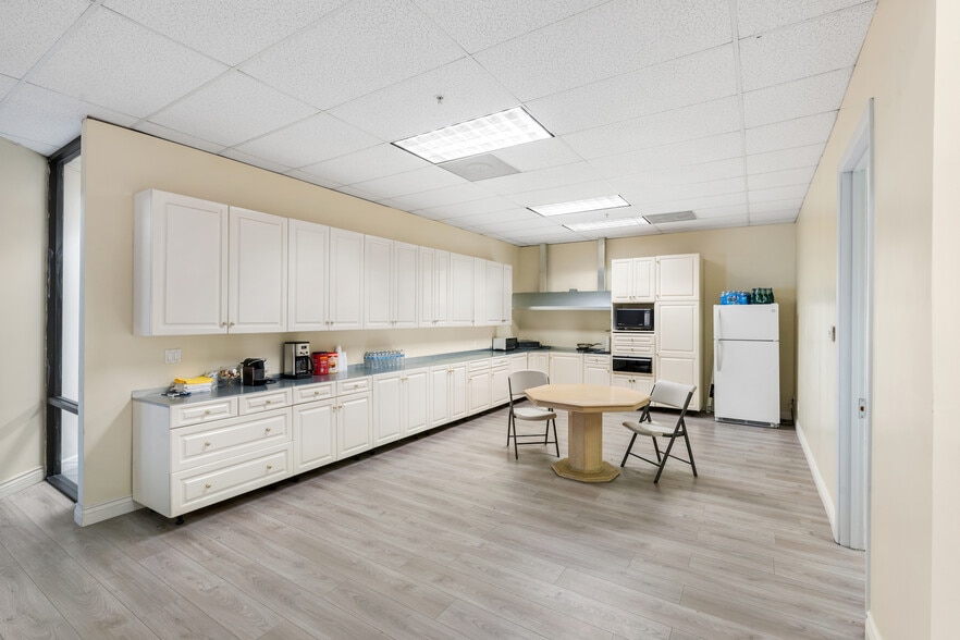 More Photos Of 708 N Vincent Ave, Covina Manufacturing For Lease