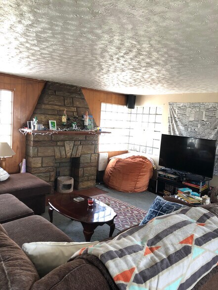 More Photos Of 2021 Mt Troy Rd, Pittsburgh Bar For Sale