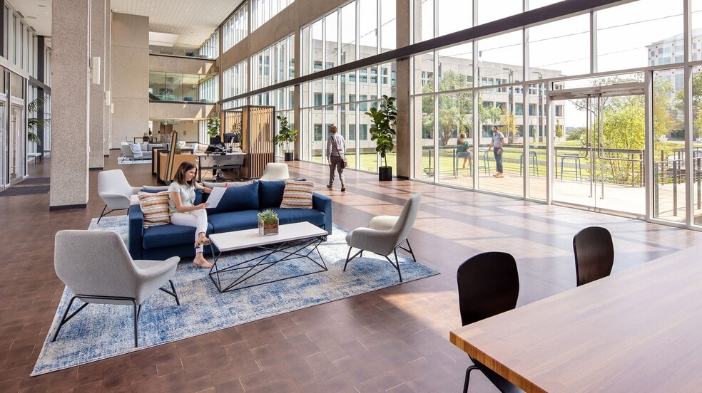 More Photos Of 901 W Walnut Hill Ln, Irving Office For Lease