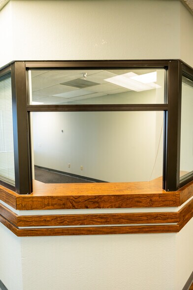 More Photos Of 407 N Cedar Ridge Dr, Duncanville Office Residential For Lease