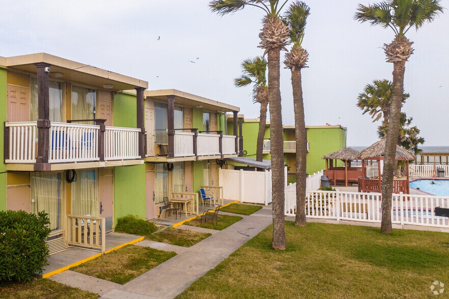 More Photos Of 3202 E Surfside Blvd, Corpus Christi Hotel For Sale