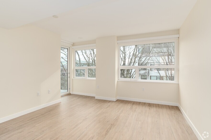 More Photos Of 2895 10th Av, Vancouver Apartments For Lease