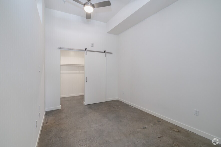 More Photos Of 3750 Main St, Riverside Apartments For Lease