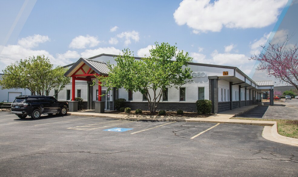 More Photos Of 2704 SE Otis Corley Dr, Bentonville Office For Lease